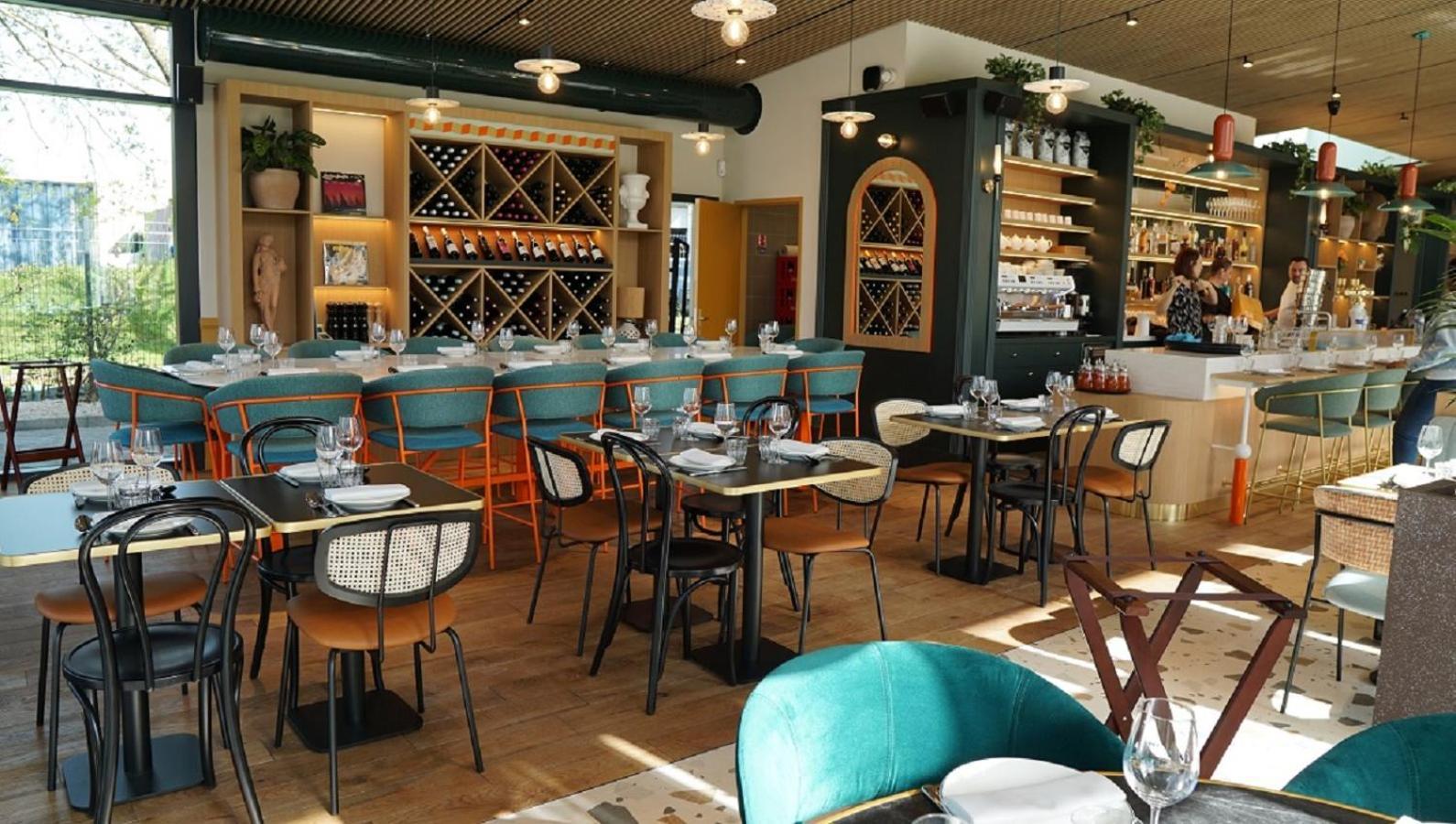 The Originals Boutique Hotel Restaurant Saint James, Montaigu-Vendee Exteriör bild